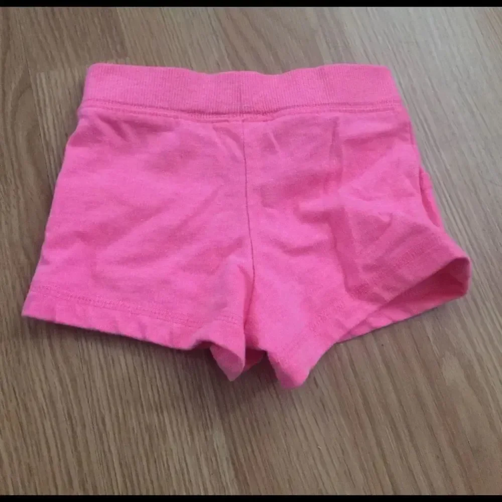 Carter's baby girl shorts🐝